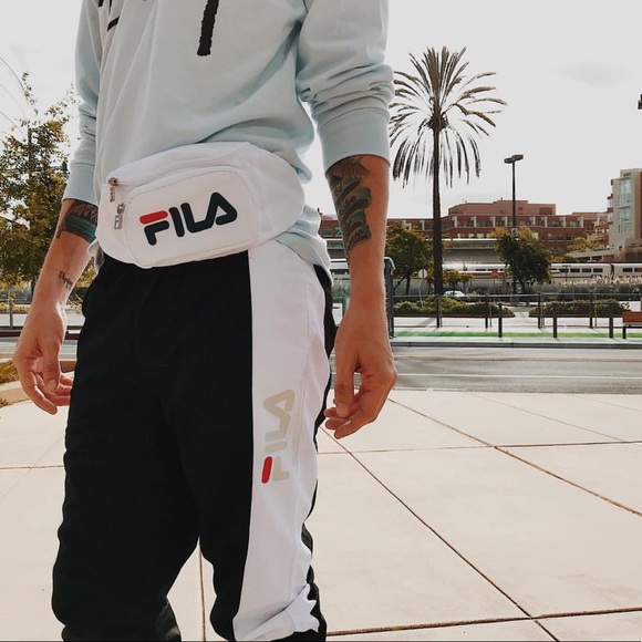 fila white fanny pack
